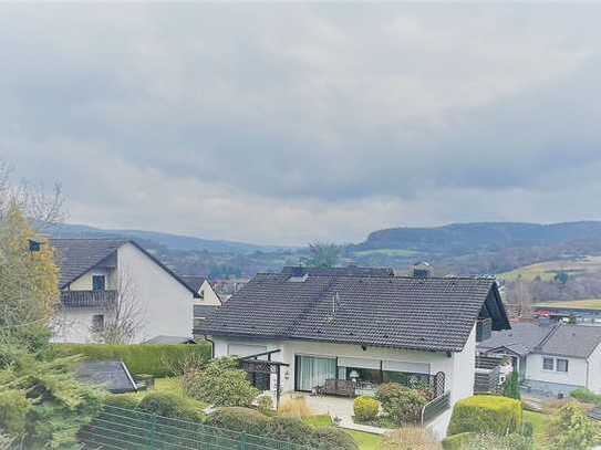 Lichtdurchflutete 2-Zimmer-DG-Wohnung mit Balkon und Fernblick in Bessenbach