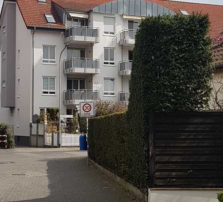 Helle 2 ZW mit Einbauküche und Balkon in ruhiger Wohnlage