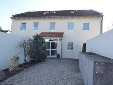 Sehr schöne 2 ZKB-Whg. mit Südbalkon, OG, Garage/2 Stellplätze, in Gaimersheim-Mittlere Heide