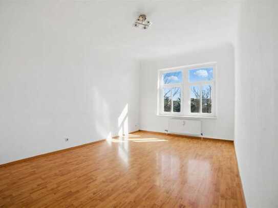 Großzügige 3-Zimmer mit Laminat, und Wanne in zentraler Lage! Einbauküche mgl.