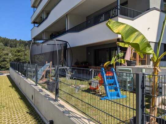 Wohnung im Neubaustandard mit großem Gartenanteil