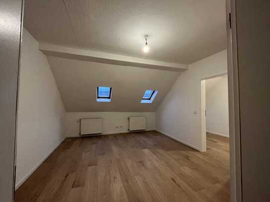 4-Zimmer-Dachgeschosswohnung, Nähe Stadtmitte, ab 01. April