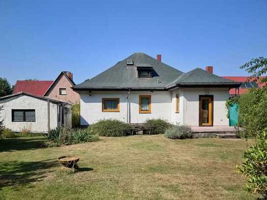 Kleiner Bungalow auf schönem, sonnigen Grundstück