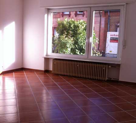 Exklusive 2,5-Zimmer-EG-Wohnung für Single-Haushalte mit Balkon in Ludwigshafen am Rhein