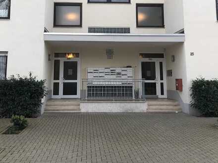 Attraktive 2-Zimmer-EG-Wohnung mit Balkon und EBK in Hanau