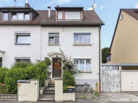 Leerstehendes Reiheneckhaus mit Entwicklungsmöglichkeiten in Stuttgart-Altenburg