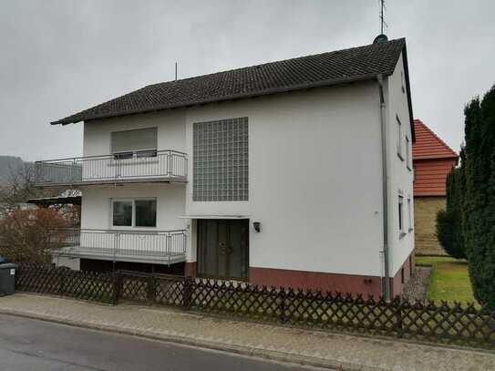 Sonnendurchflutete 3,5-Zimmer-Wohnung mit Balkon im Zweifamilienhaus in Odernheim