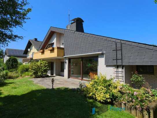 Großes freistehendes Einfamilienhaus mit Einliegerwohnung in ruhiger Seitenstraße von Fischbach