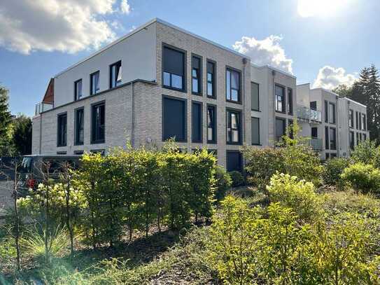 Hochwertig ausgestattete Neubau-Wohnung mit Terrasse sowie Parkettböden und Fußbodenheizung