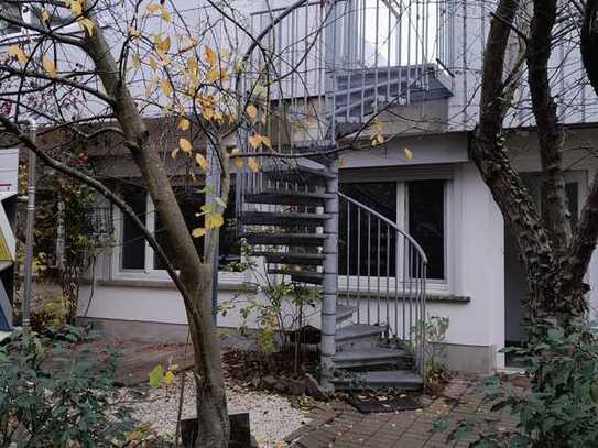 Stilvolle 2-Zimmer-Erdgeschosswohnung mit Balkon in Darmstadt