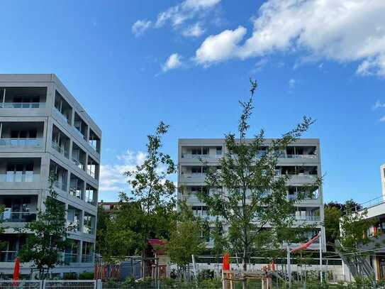 Moderne 3 Zi. Wohnung mit Loggia und Einbauküche in München