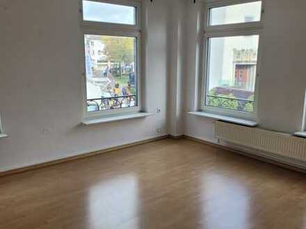 Traumhafte Altbau-Wohnung in Solingen-Stadtmitte mit Panoramablick auf den Kirchplatz! Hohe Decken!