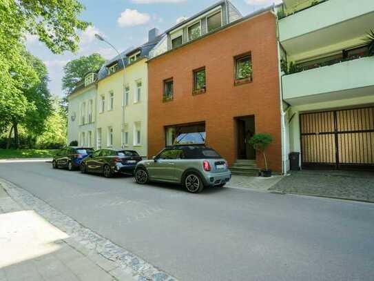 Moers: Direkt am Schlosspark - altes Stadthaus im Dornröschenschlaf