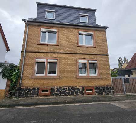 Freistehendes 1-2 Familienhaus mit schönem Garten in ruhiger Lage von Groß-Auheim