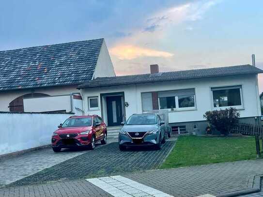 Hier werden Familienträume wahr! Großzügiges Einfamilienhaus mit Einliegerwohnung und Garten in bege