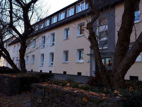 Zentrale, einzugsfertige 3-Raum-Wohnung mit Südbalkon mit Blick ins Grüne