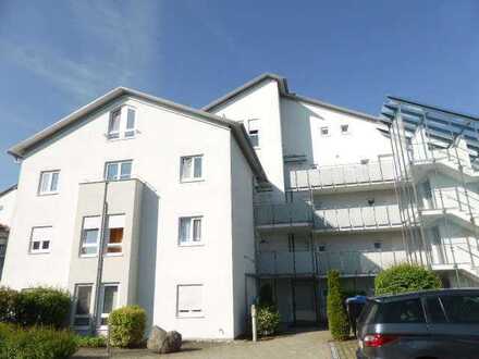 Neuwertige Wohnung mit viereinhalb Zimmern sowie Balkon und Einbauküche in Tettnang