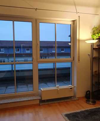 Helle 2 Zimmer Wohnung mit Dachterrasse