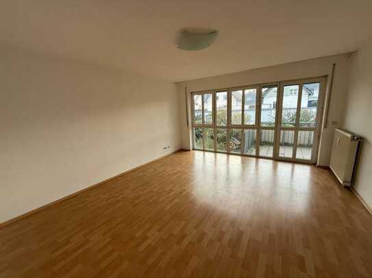 Helle und geräumige Zwei Zimmer in Heldenbergen