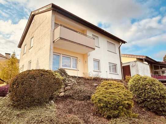 2-FH mit 2 Garagen, großem Grundstück und Weitblick!
