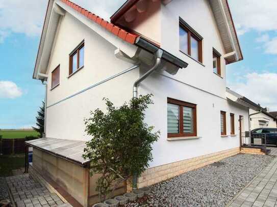 Bezugsfreies 2-Familienhaus mit ELW und tollem Ausblick in schöner Feldrandlage