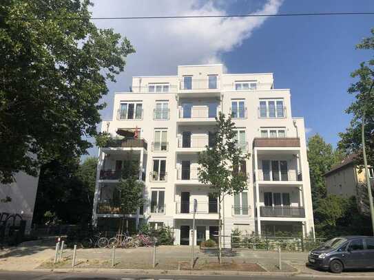 Schöne, geräumige zwei Zimmer Wohnung in Berlin, Friedrichsfelde (Am Tierpark)