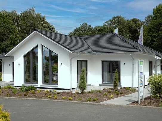 Energieeffizienter Bungalow mit Panoramaverglasung zum Wohlfühlen!