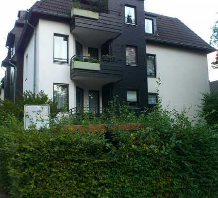 Stilvolle, modernisierte 2-Zimmer-Wohnung mit Balkon und zentraler Lage in Erkrath