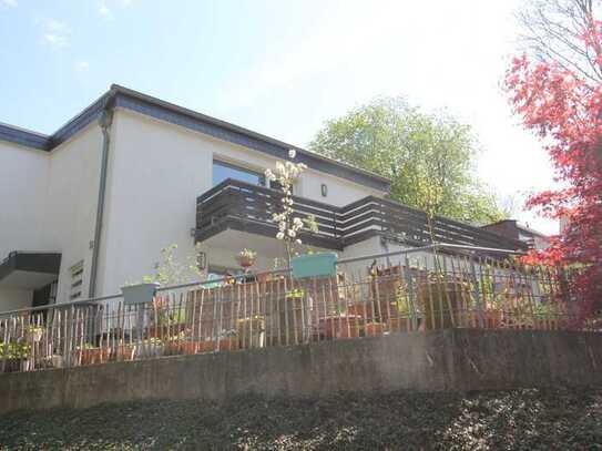 Schöne 2,5 Zimmer-Wohnung mit großer Terrasse im Grünen
