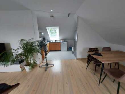Helle und moderne DG-Wohnung in bevorzugter Lage!