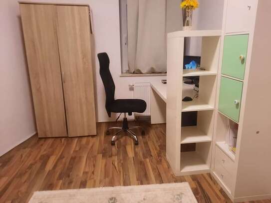 300 € - 14 m² -1 Zimmer von 3.0 Zi.