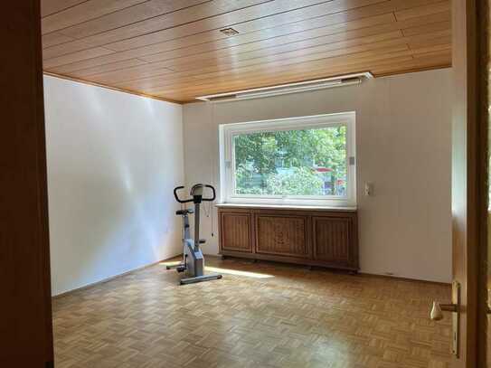 WG-Wohnung zu vermieten | Vollständig renovierte 4-Zimmer-Wohnung mit EBK in Köln + sehr gute ÖPNV