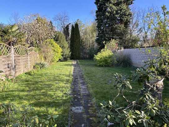 Bezugsfrei!
Top-gepflegtes Einfamilienhaus / Sonnenterrasse / Sonnengarten/ große Garage/ Ruhiglag