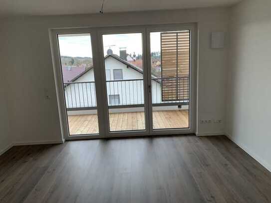 Neuwertige 2-Raum-Wohnung mit Balkon und Einbauküche in Taufkirchen