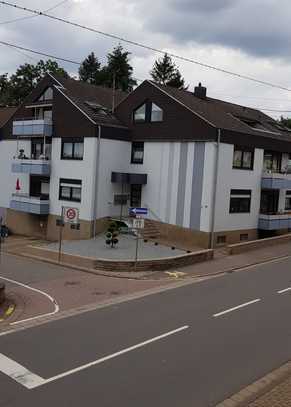 Renovierte & freundliche 4-Zimmer-Wohnung mit Balkon in Schwalbach - Hülzweiler