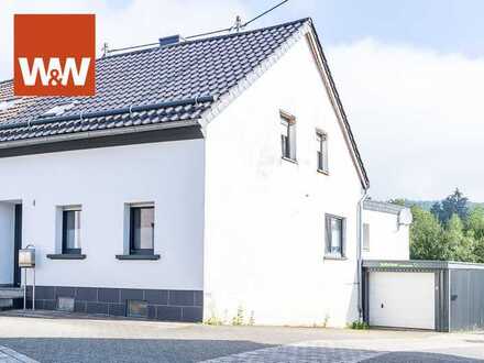 Moderne Doppelhaushälfte mit Anbau, Keller, Garage, Kamin, Garten und besonderen Highlights in Züsch