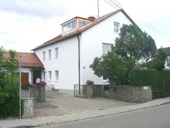 Freundliche, helle Dachgeschosswohnung in Kissing (1-2 Pers., vorzugsweise NR)