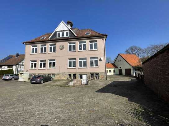 Historisches Schulgebäude mit Parkplatz mitten in Sachsenhagen !