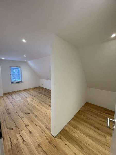                                                               Charmante 2-Zimmer Wohnung auf 72m&sup2; mit Dachterrasse                                                       in Rückersdorf (Nürnberger Land)