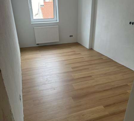 Sanierte 4-Zimmer-Wohnung mit gehobener Innenausstattung mit Balkon und EBK in Schweinfurt ab 01.10.