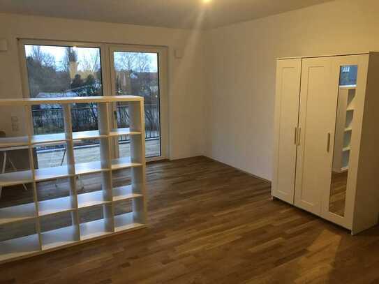 Stilvolle, neuwertige 1-Zimmer-Wohnung mit Balkon und Einbauküche in Freising