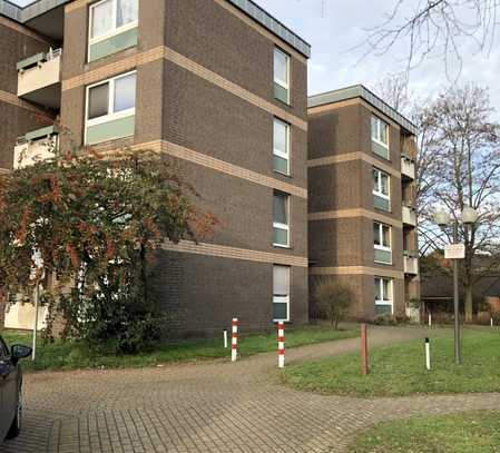 Modernisierte Seniorenwohnung mit Balkon in ruhigem Mehrfamilienhaus