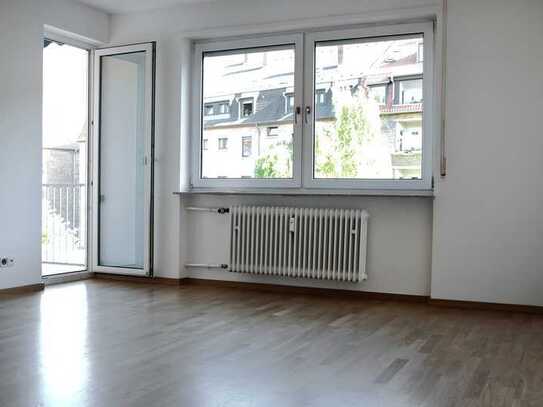 Helle und großzügige 4 ZKB-Wohnung mit 110qm im 1. OG in Mannheim Neuostheim