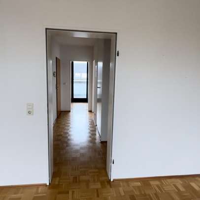 Frisch sanierte 2-Zimmer-Wohnung mit 2 Balkonen, EBK & TG Stellplatz in Langenfeld