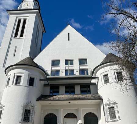 Wohnen in der Kirche: 5-Raum Wohnung mit luxuriöser Innenausstattung + EBK in Essen