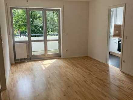 Neuwertige 2-Raum-Wohnung mit Balkon und Einbauküche in Karlsfeld