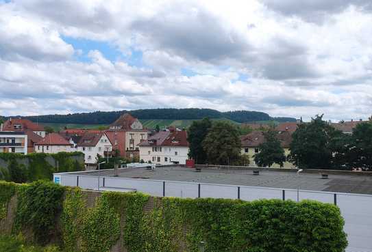 Betreutes Wohnen, neuwertige 2,5-Zimmer-Wohnung mit gehobener Innenausstattung in Heilbronn