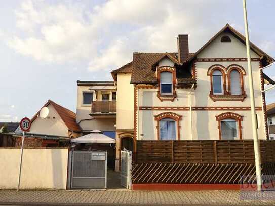 Charmantes Eins- bis Zwei-Familienhaus mit Anbau, Nebengebäude und Garten