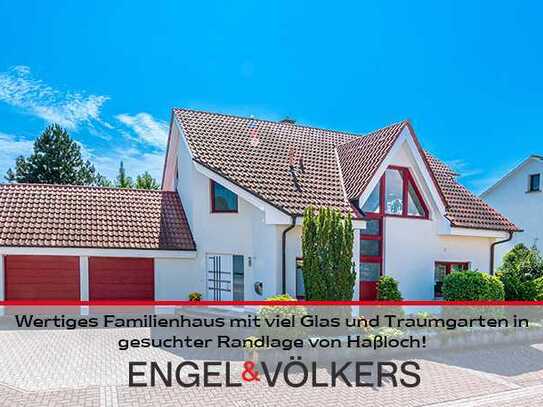 Wertiges Familienhaus mit viel Glas und Traumgarten in gesuchter Randlage von Haßloch!