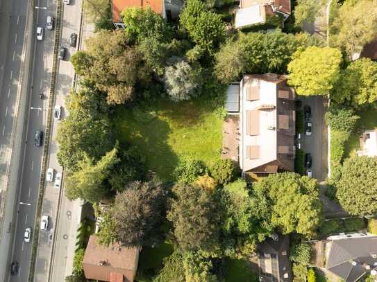 *Gegen Gebot* Bogenhausen Herzogpark: Vier bebaubare Grundstücke mit prächtigem Anwesen